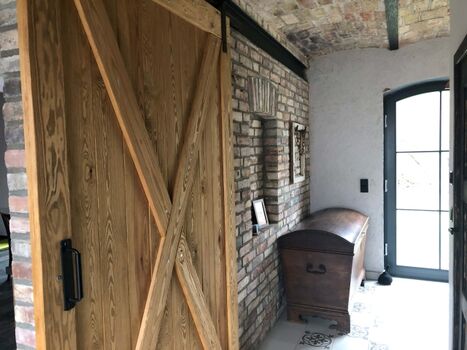 Flur mit einer Schiebetür