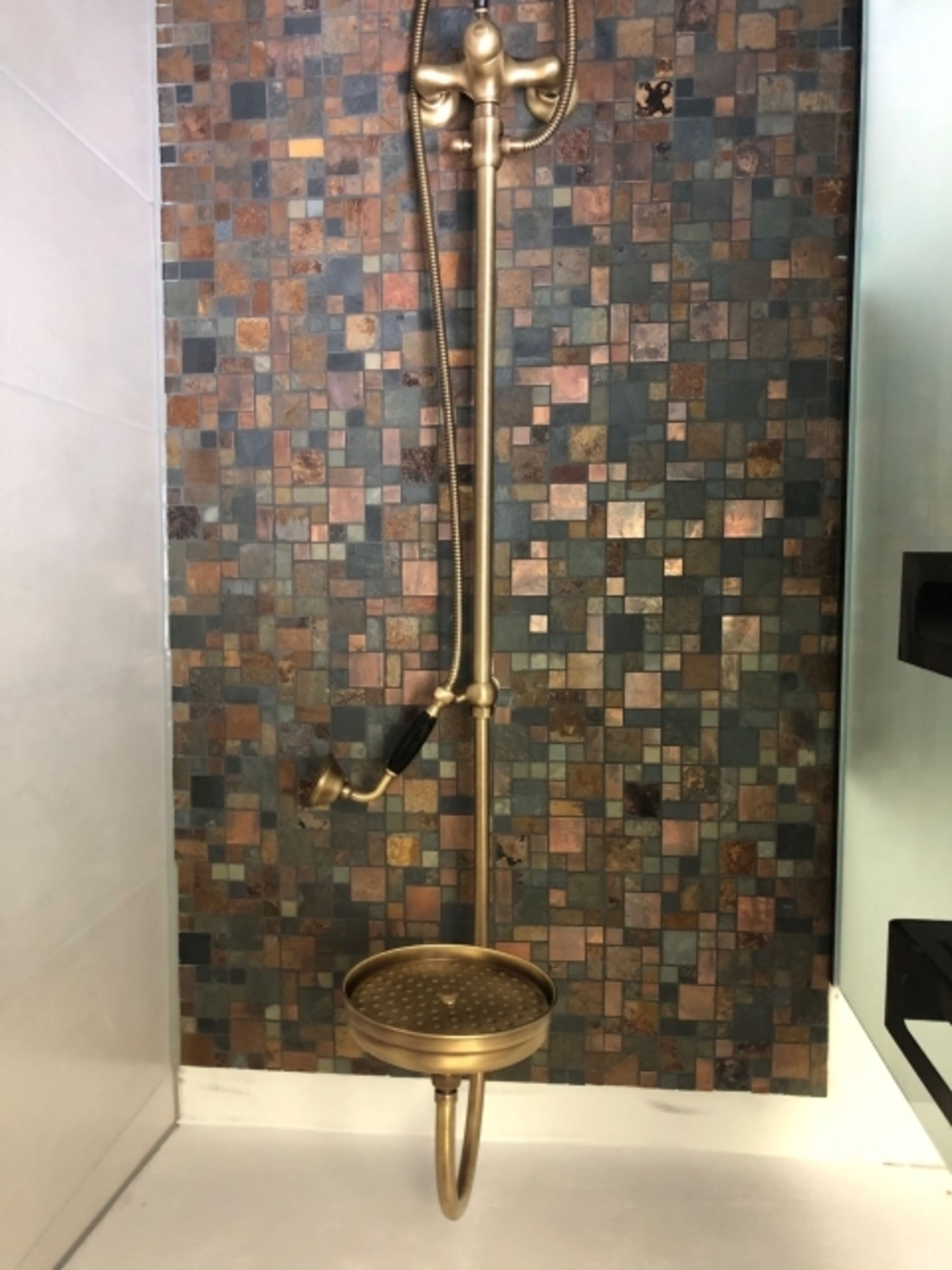 Dusche im Badezimmer im Erdgeschoss