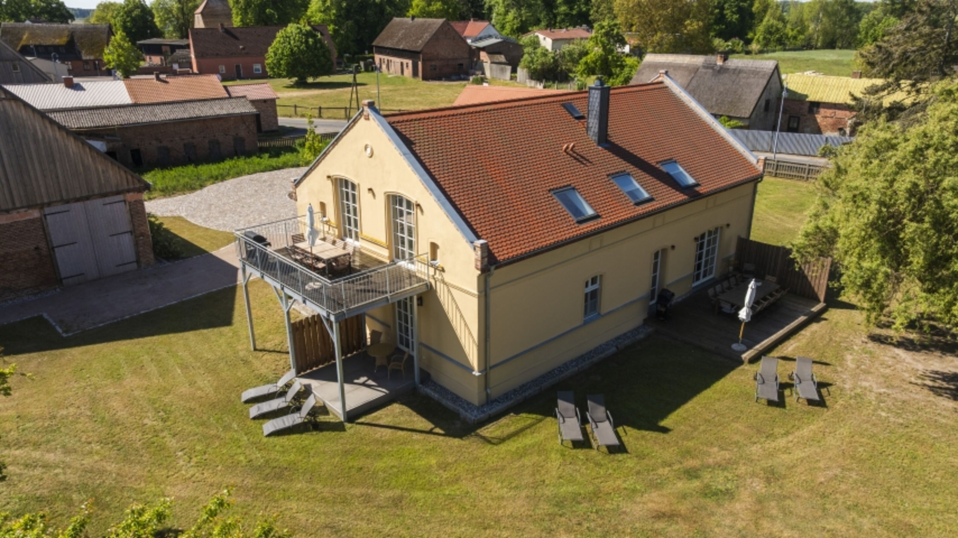 Außenansicht und Garten