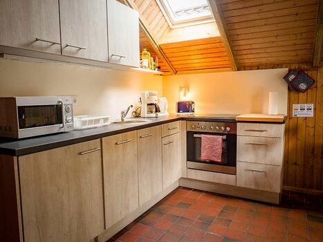 helle, offene Küche mit voller Ausstattung 