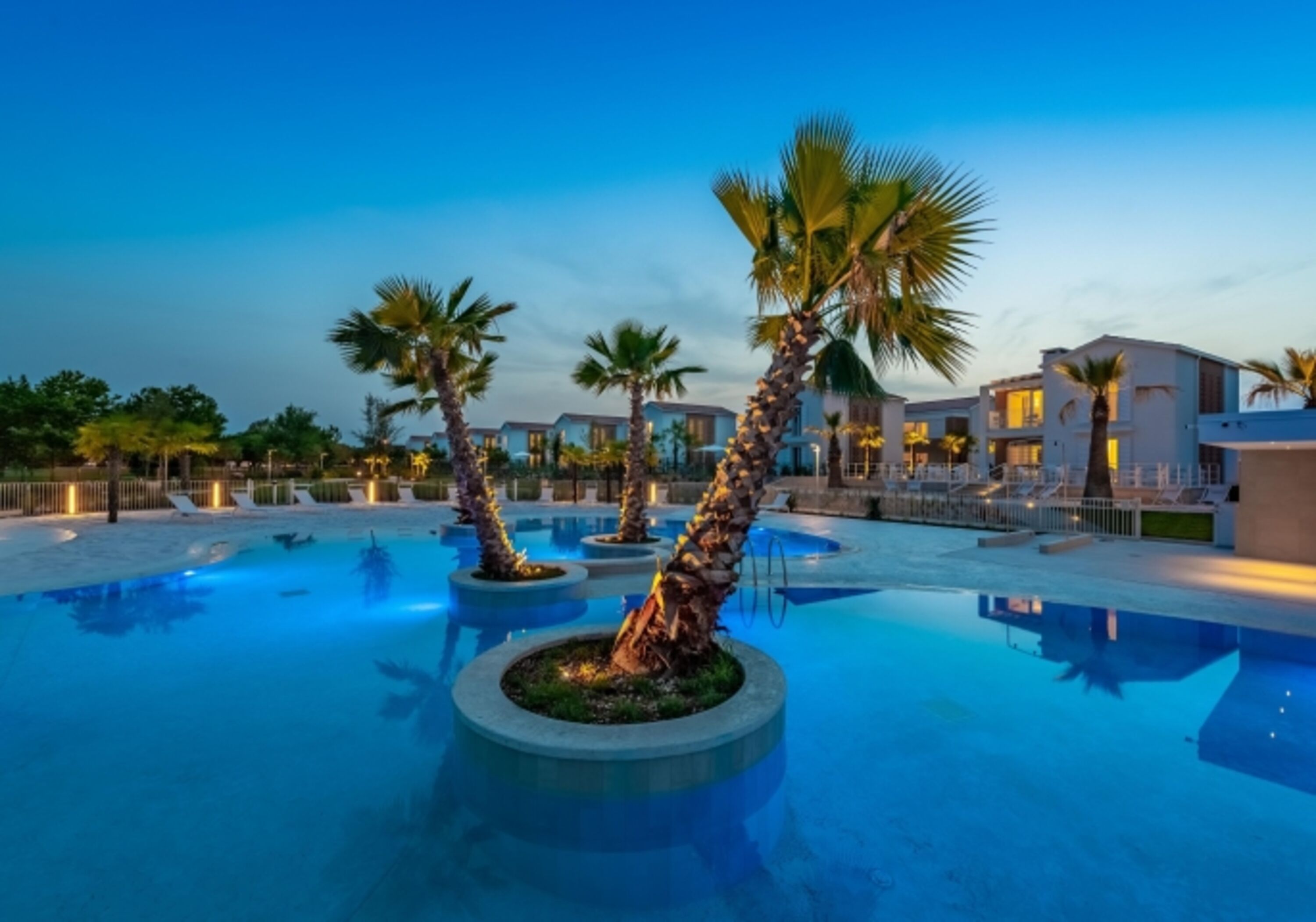 Blaue Stunde im Pareus Beach Resort