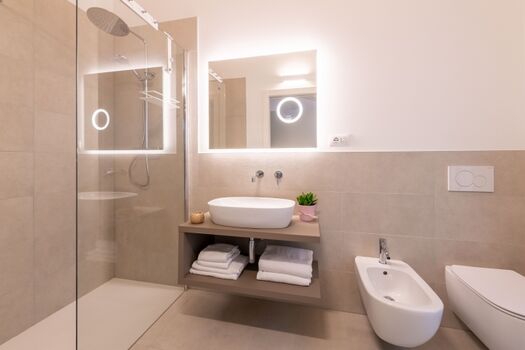 Alle Bäder verfügen über eine Walk-In Regendusche 