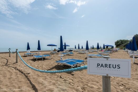 Gratis für Sie: Sonnenschirme und Liegen