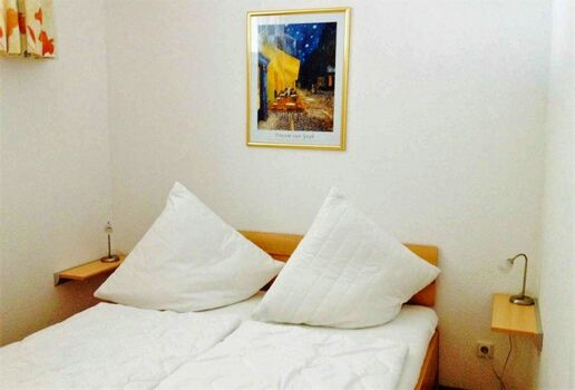 Schlafzimmer mit Doppelbett