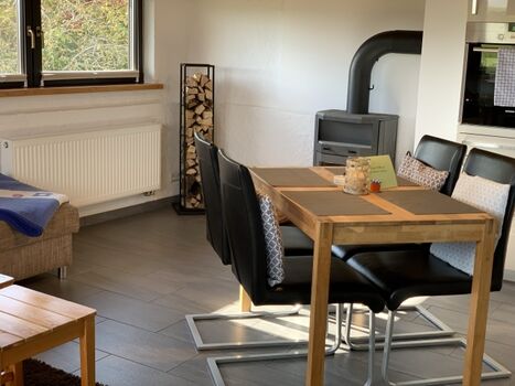 Wohn/Essbereich mit tollem Ausblick in die Natur