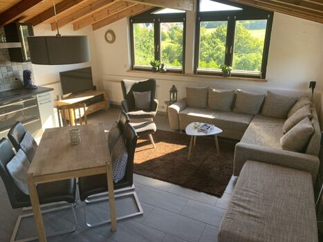 Wohn/Essbereich mit tollem Ausblick in die Natur