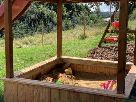 Eigener Spielplatz direkt beim Haus