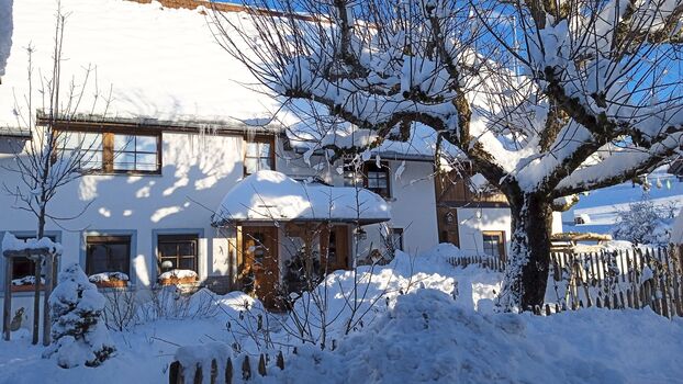 Hotzenhaus  im Winter / Eingang