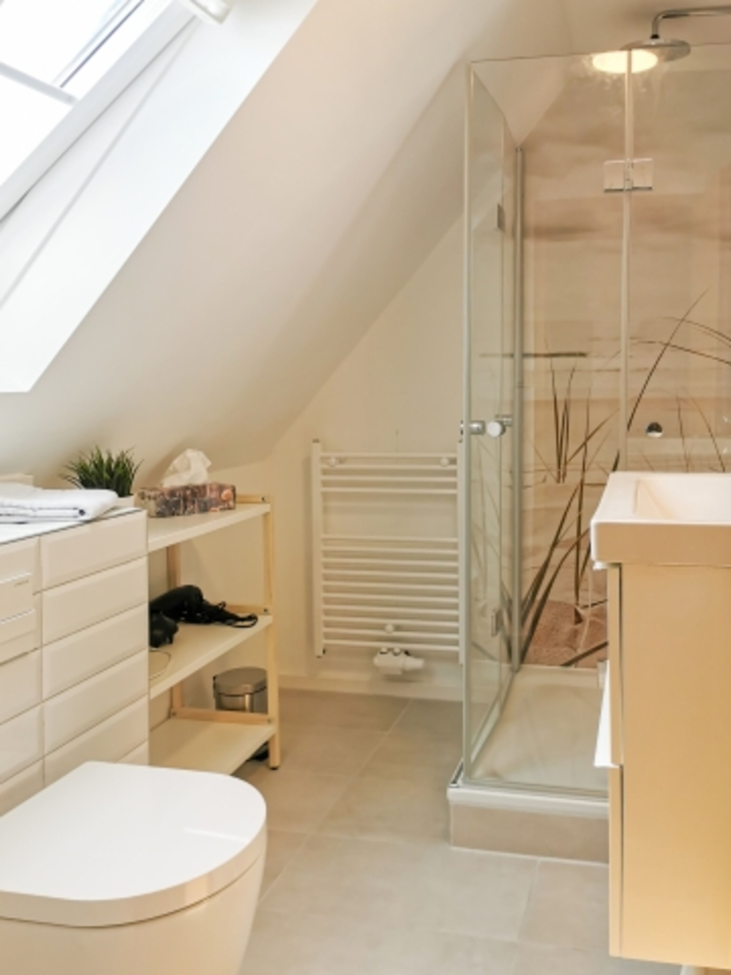 Badezimmer mit Regendusche