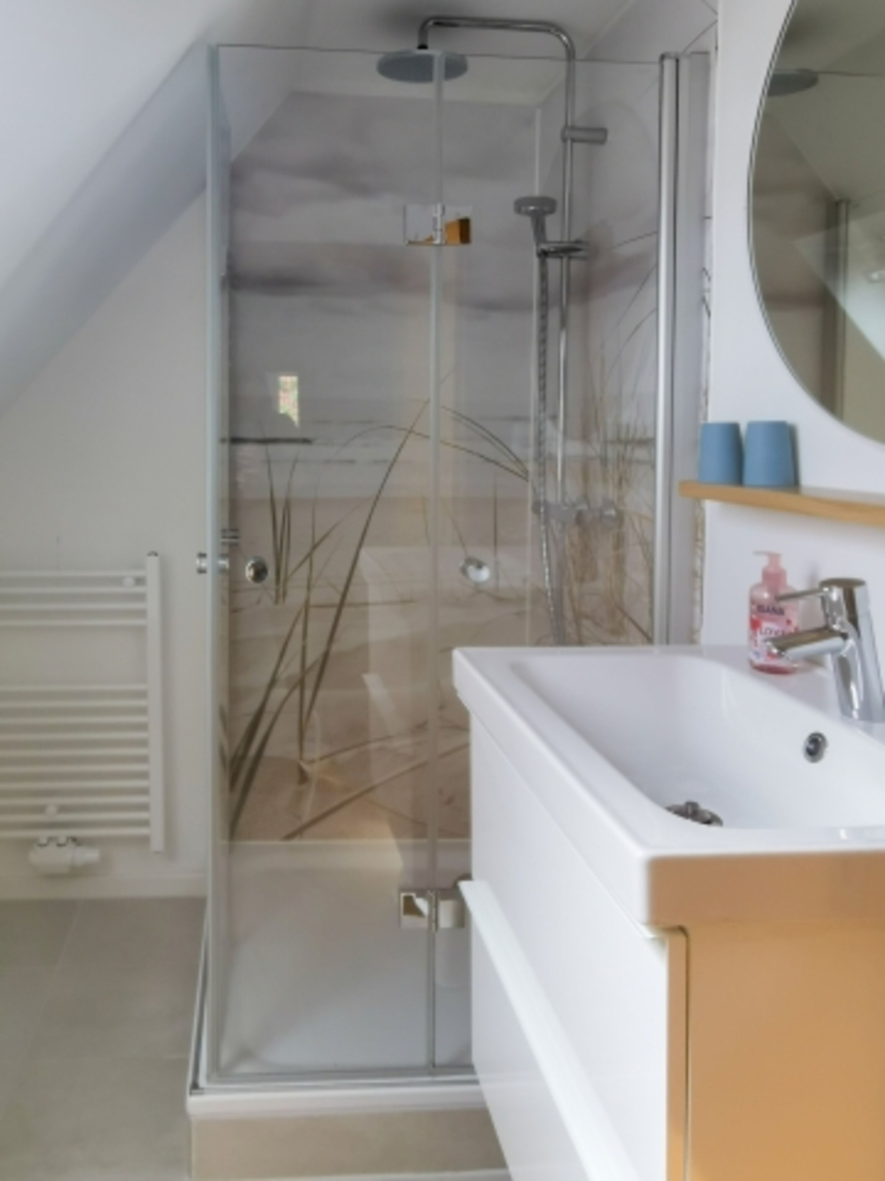 Badezimmer mit Regendusche