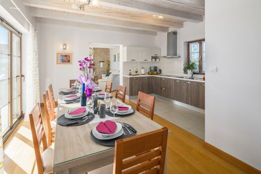 Küche mit Essbereich