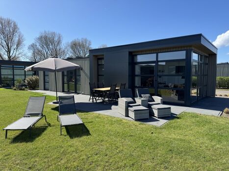 mit neuer SunLounge, Liegestühlen und vielem mehr