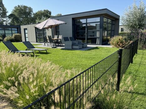 komplett eingezäunt und TOP ausgestattet