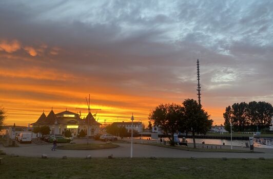 Sonnenuntergang am Hafen