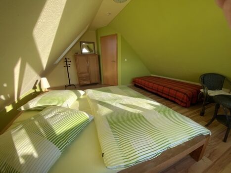Schlafzimmer 2