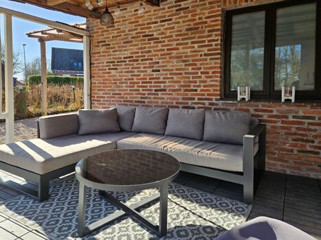 Lounge mit Überdachung 