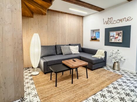 Sofa Ecke / Wohnzimmer im EG mit Spielen