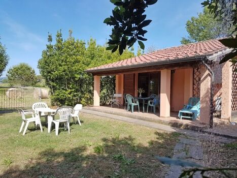 Freistehendes Ferienhaus mit eingezäuntem Garten