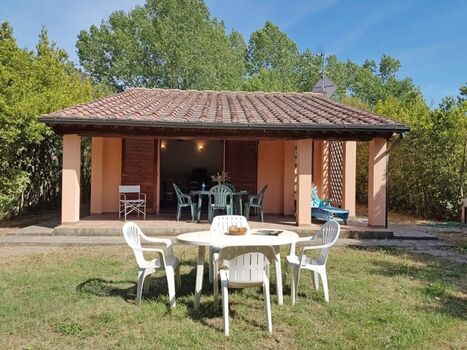 Casa Vico mit eingezäuntem Garten und Terrasse