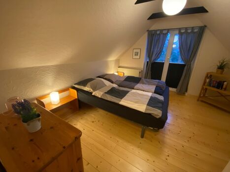 Schlafzimmer mit Balkon