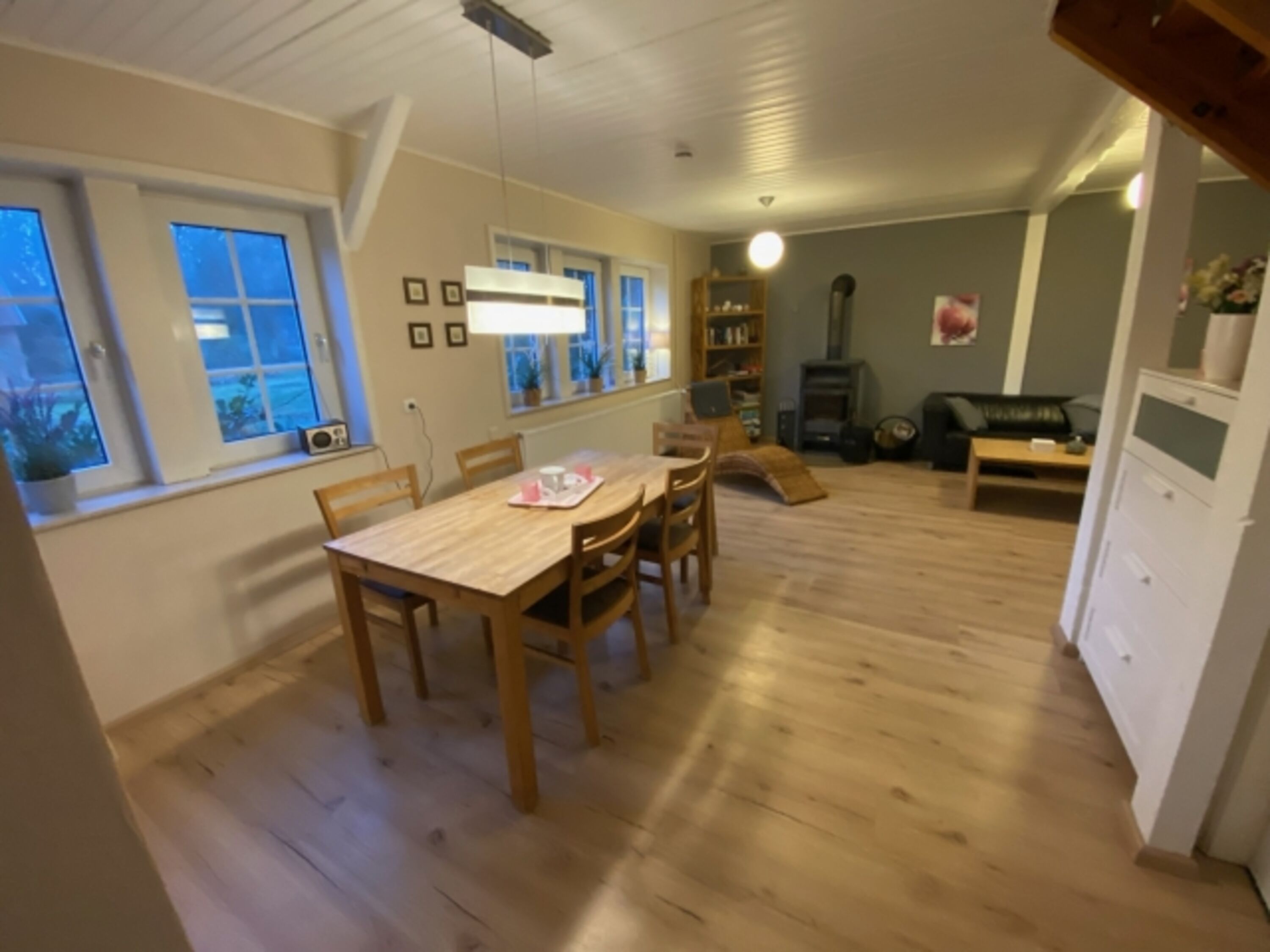 Wohn- und Esszimmer 