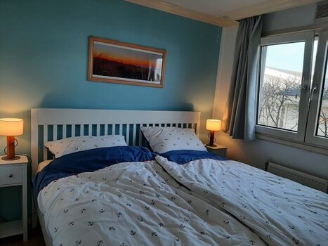 Schlafzimmer mit Einbauschrank