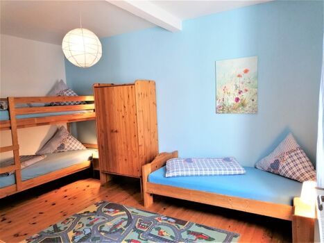 Schlafzimmer 2/Kinderzimmer auf der unteren Etage