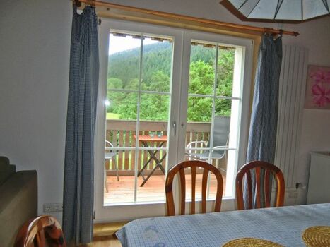 Essbereich mit Balkon