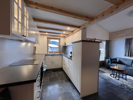 Küche und Wohnzimmer