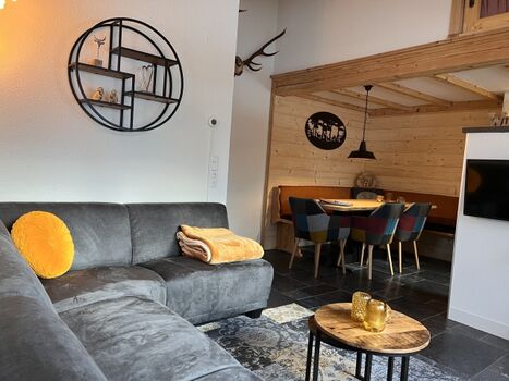 Wohnzimmer und Essbereich