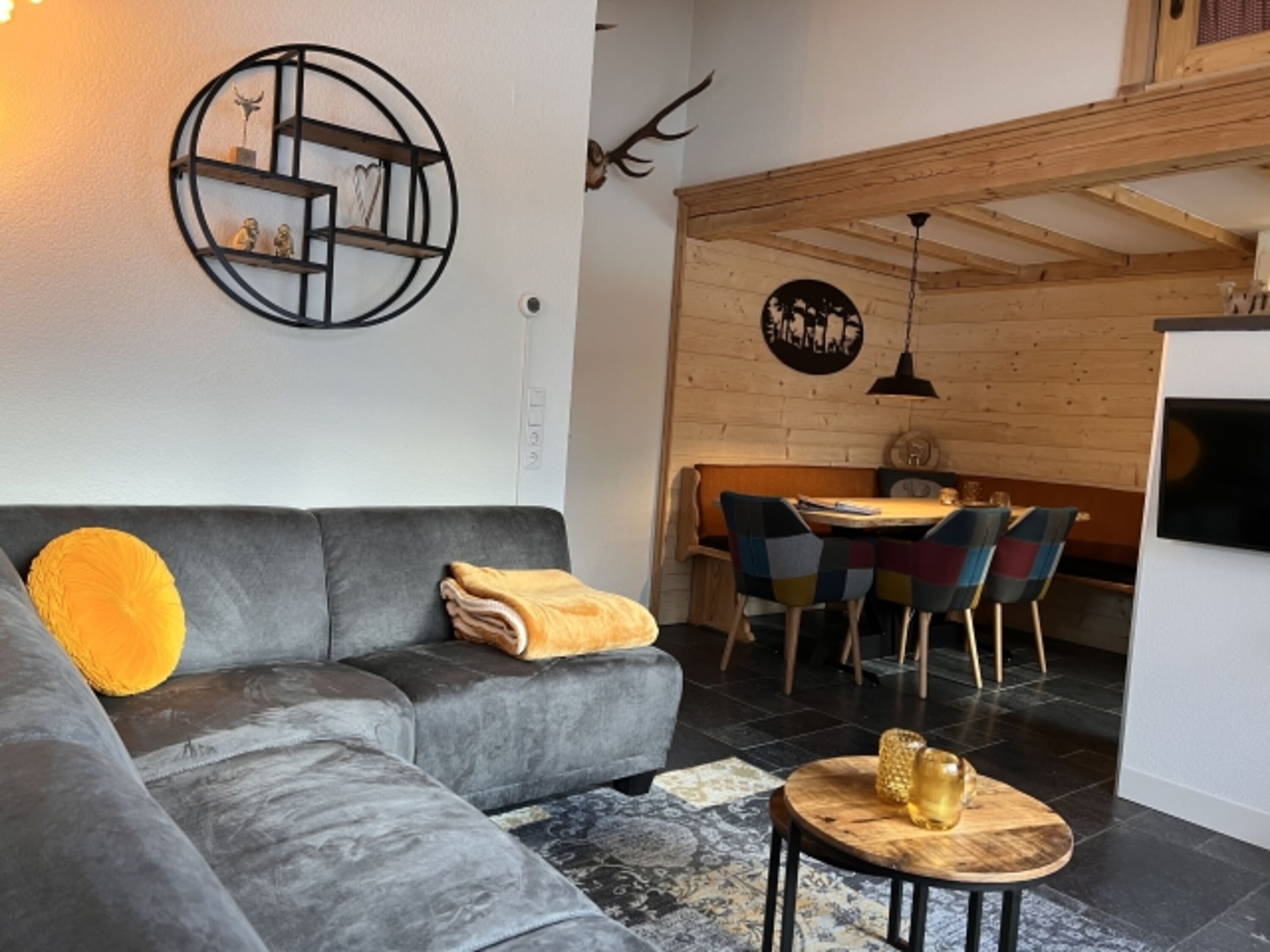 Wohnzimmer und Essbereich