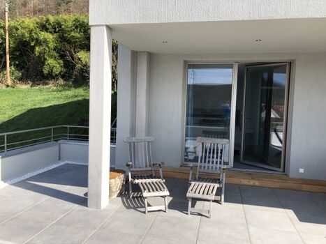 Terrasse mit Blick auf Nachbarwiese