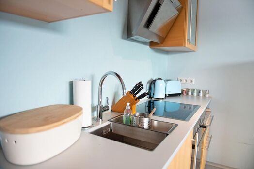 Voll ausgestattete hochwertige Küchenzeile 