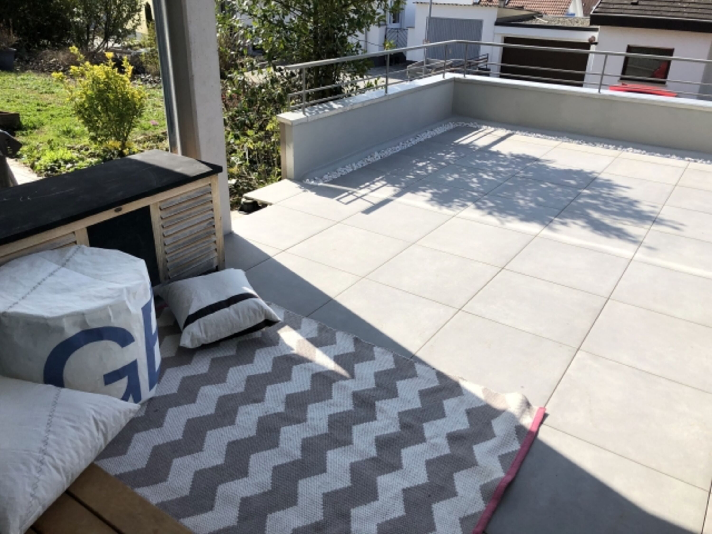 Terrasse mit Zugang zum Pool und Garten- ab Mai mit Gartentürchen