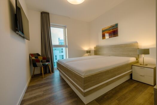 3 Schlafzimmer mit Fernseher