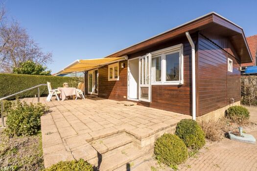 Die sonnige Terrasse mit elektrischer Markise