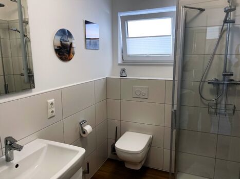 2. Duschbad mit Fenster