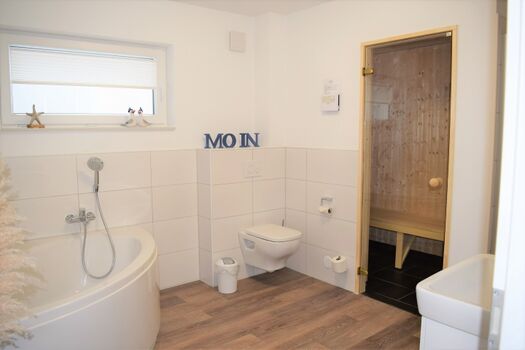 ... sowie eigener Sauna