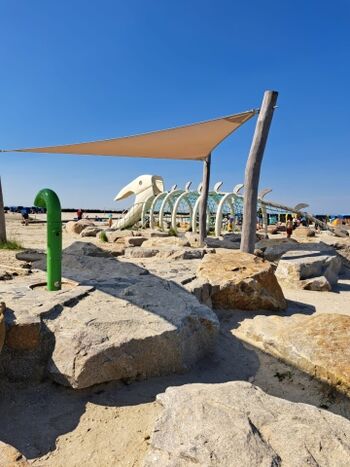 Wasserspielplatz am Strand