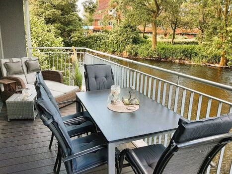 Balkon direkt an der Graft