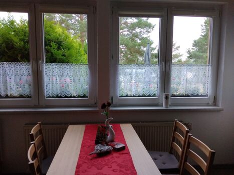 Esstisch mit Blick zum See FeWo 1