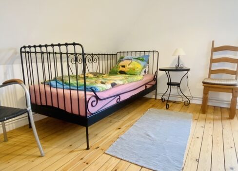 Kinderzimmer mit zwei Betten