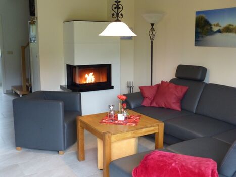 Wohnzimmer mit Kamin