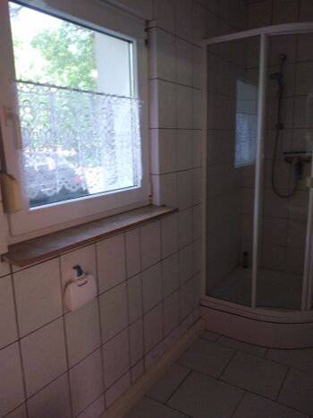 Dusche Bad 2