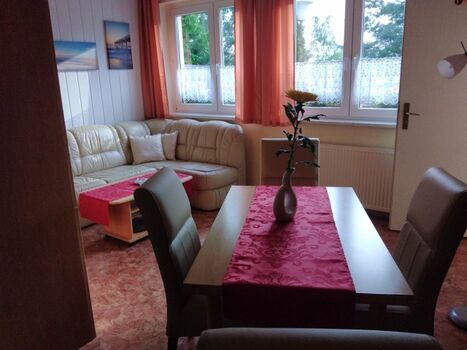 Essbereich mit Seeblick