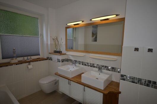 Bad 1 / Doppelwaschbecken