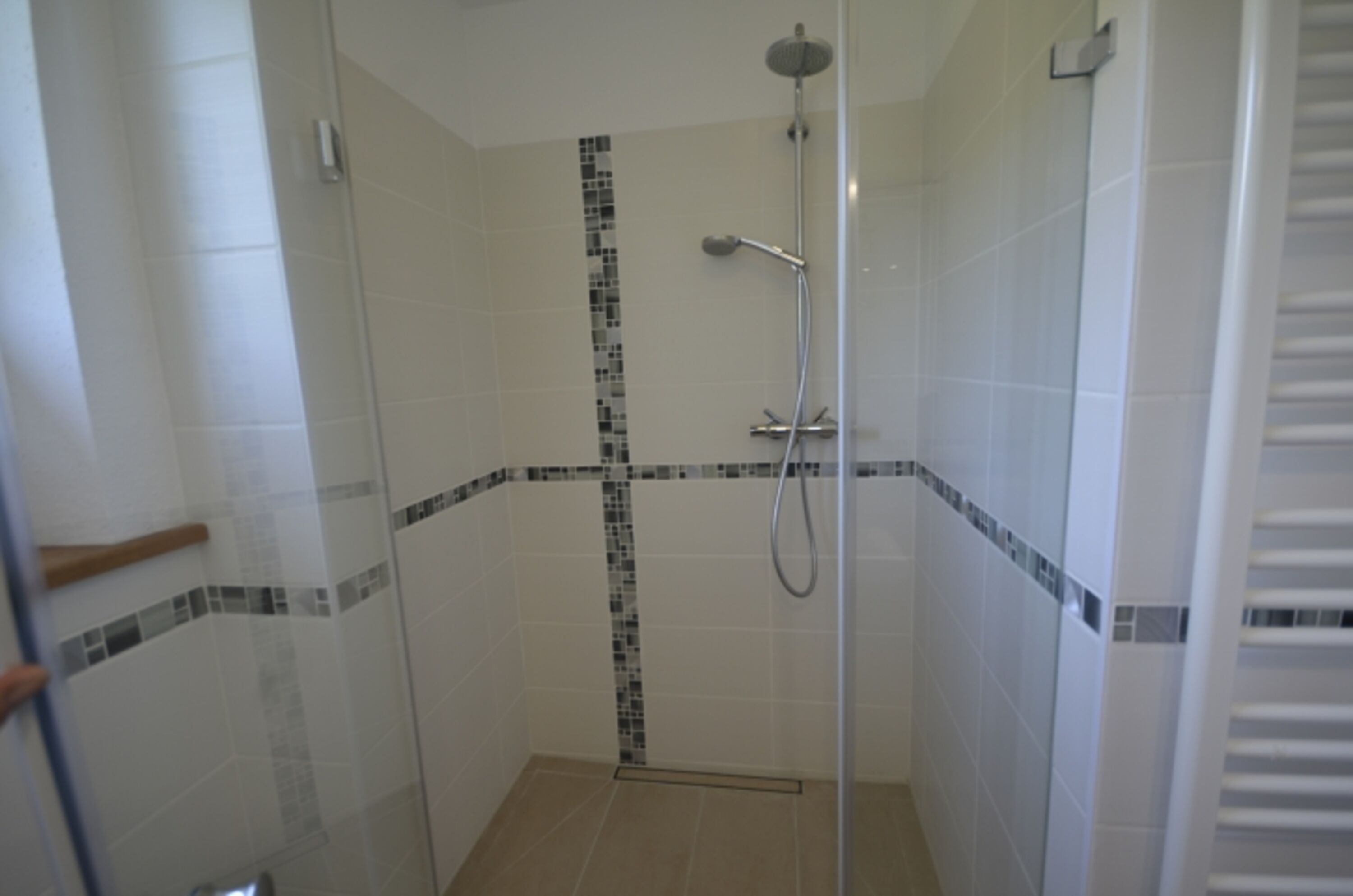 Bad 2 / geräumige Dusche