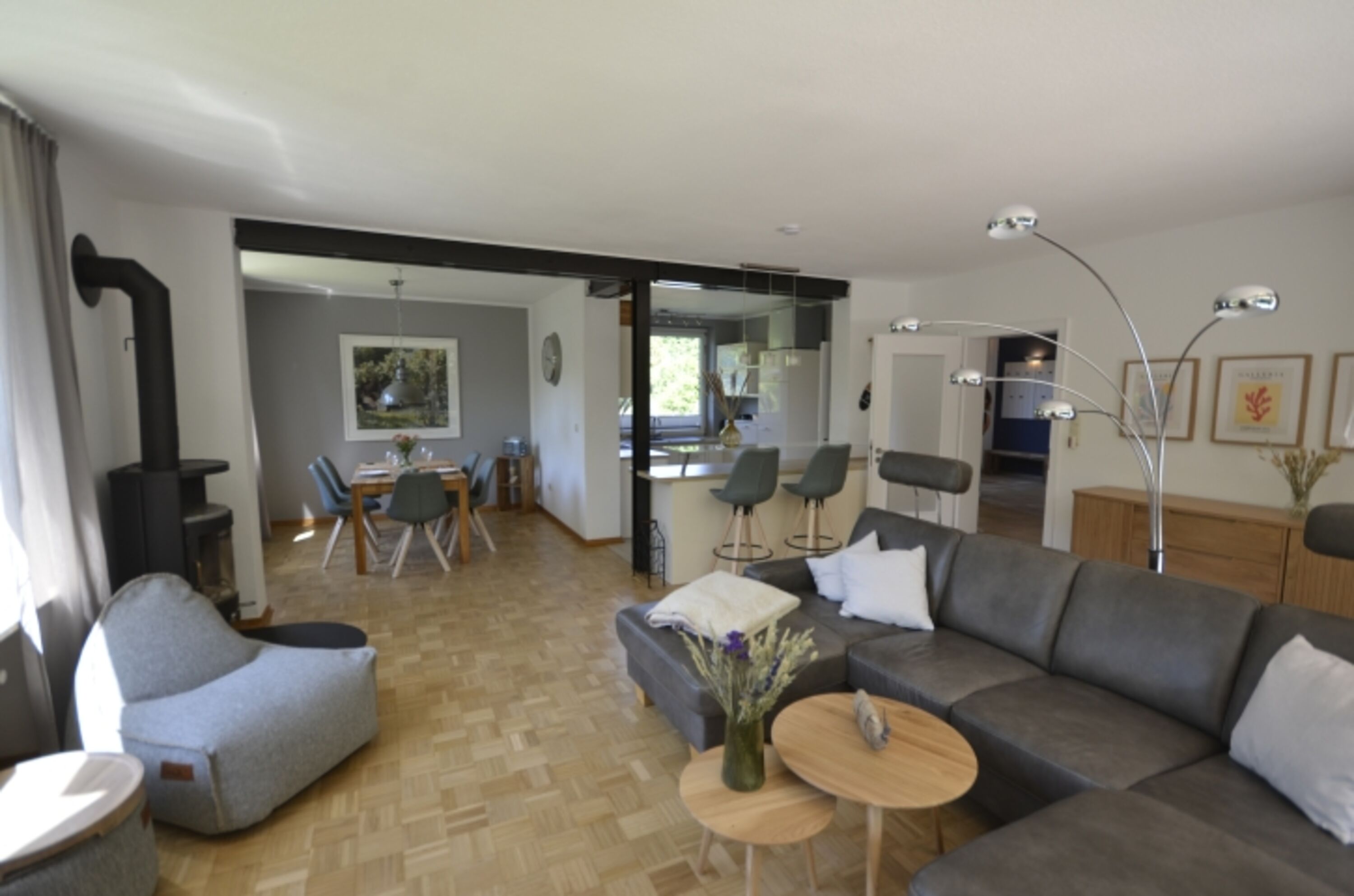 Wohnzimmer, Esszimmer, Küche