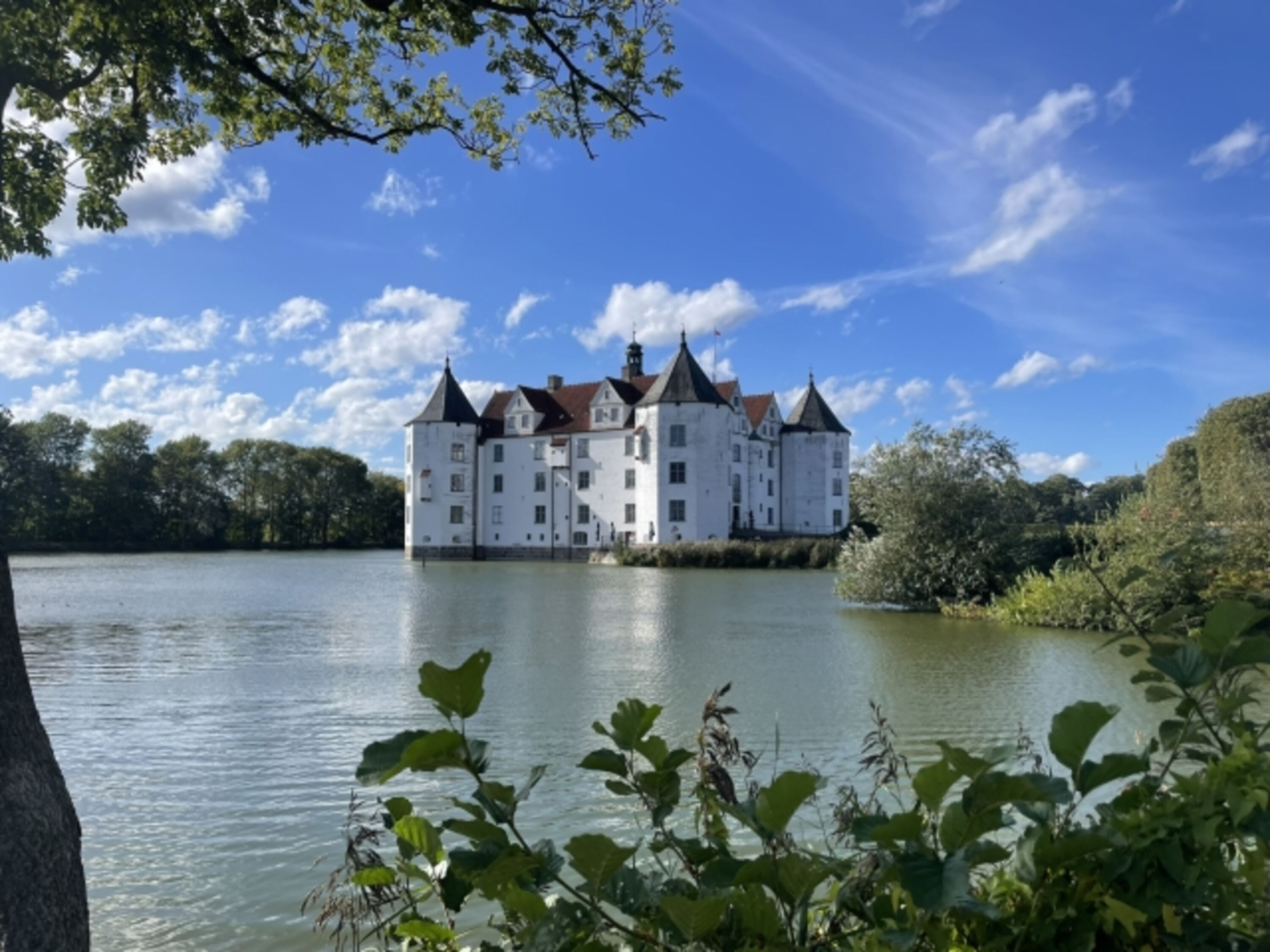 Wasserschloss Glücksburg (12 km)