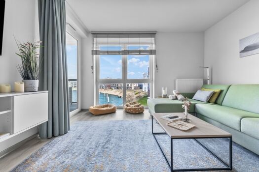 Kommt mit ins Wohnzimmer und genießt den Blick aufs Wasser. Ihr werdet vergessen, dass ihr an Land seid. 